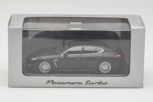 Porsche Panamera 970 Turbo Matt Black Minichamps 1:43 WAP0200270C Druckguss — Bild 4 von 4