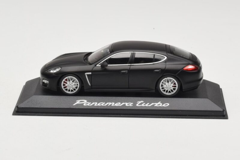 Porsche Panamera 970 Turbo Matt Black Minichamps 1:43 WAP0200270C Druckguss