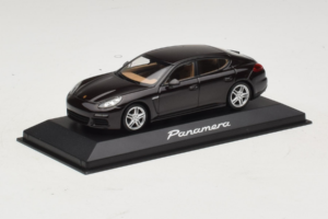 Porsche Panamera 970 Black Metallic Minichamps 1:43 WAP0203900E Druckguss — Bild 2 von 5
