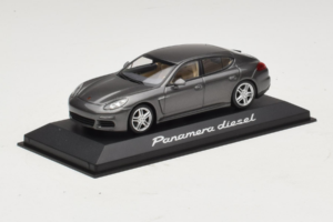 Porsche Panamera 970 Diesel Grey Metallic Minichamps 1:43 WAP0202300E Druckguss — Bild 2 von 4