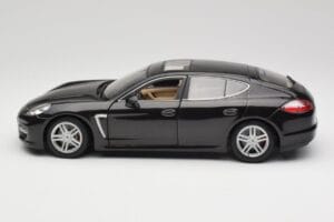 Porsche Panamera Turbo 970 Schwarz Maisto 1:18 36197 Druckguss — Bild 4 von 8