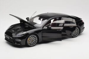 Porsche Panamera 971 Turbo S Schwarz Metallic Minichamps 1:18 113061076 Druckguss — Bild 2 von 8