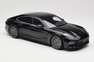 Porsche Panamera 971 Turbo S Schwarz Metallic Minichamps 1:18 113061076 Druckguss — Bild 6 von 8