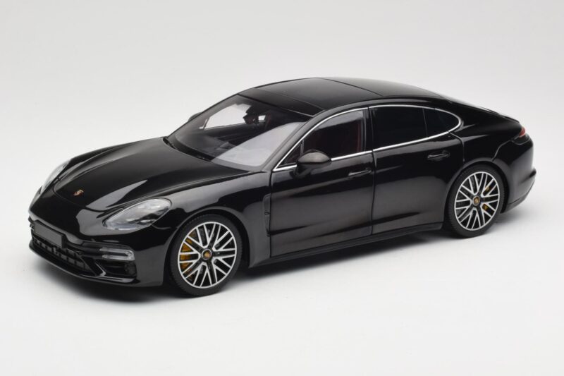 Porsche Panamera 971 Turbo S Schwarz Metallic Minichamps 1:18 113061076 Druckguss