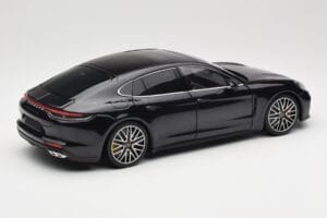 Porsche Panamera 971 Turbo S Blau Metallic Minichamps 1:18 113061075 Druckguss — Bild 3 von 8