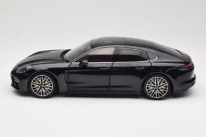 Porsche Panamera 971 Turbo S Blau Metallic Minichamps 1:18 113061075 Druckguss — Bild 4 von 8
