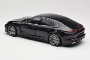 Porsche Panamera 971 Turbo S Blau Metallic Minichamps 1:18 113061075 Druckguss — Bild 7 von 8