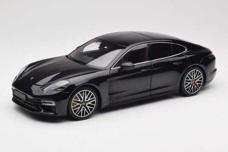 Porsche Panamera 971 Turbo S Blau Metallic Minichamps 1:18 113061075 Druckguss