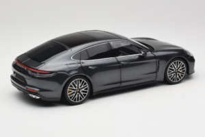 Porsche Panamera 971 Turbo S Grey Metallic Minichamps 1:18 113061073 Druckguss — Bild 3 von 8