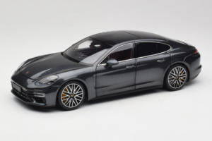 Porsche Panamera 971 Turbo S Grey Metallic Minichamps 1:18 113061073 Druckguss