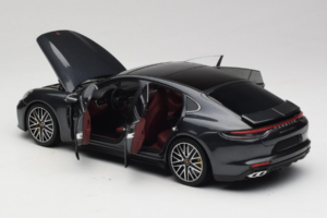 Porsche Panamera 971 Turbo S Grey Metallic Minichamps 1:18 113061073 Druckguss — Bild 5 von 8