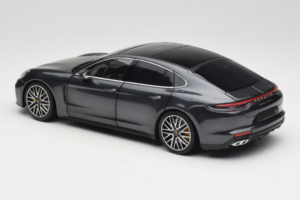 Porsche Panamera 971 Turbo S Grey Metallic Minichamps 1:18 113061073 Druckguss — Bild 7 von 8