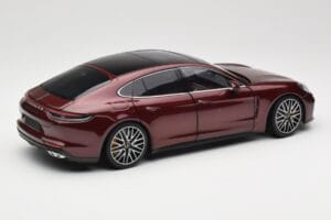 Porsche Panamera 971 Turbo S Rot Metallic Minichamps 1:18 113061077 Druckguss — Bild 3 von 8