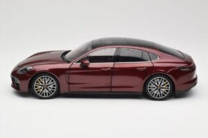 Porsche Panamera 971 Turbo S Rot Metallic Minichamps 1:18 113061077 Druckguss — Bild 4 von 8