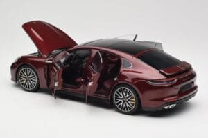 Porsche Panamera 971 Turbo S Rot Metallic Minichamps 1:18 113061077 Druckguss — Bild 5 von 8