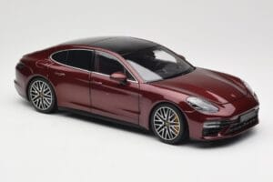 Porsche Panamera 971 Turbo S Rot Metallic Minichamps 1:18 113061077 Druckguss — Bild 6 von 8