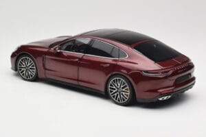 Porsche Panamera 971 Turbo S Rot Metallic Minichamps 1:18 113061077 Druckguss — Bild 7 von 8