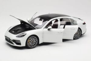 Porsche Panamera 971 Turbo S Weiß Metallic Minichamps 1:18 113061074 Druckguss — Bild 2 von 8