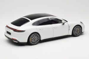 Porsche Panamera 971 Turbo S Weiß Metallic Minichamps 1:18 113061074 Druckguss — Bild 3 von 8