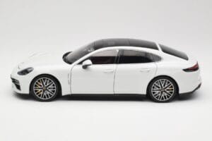 Porsche Panamera 971 Turbo S Weiß Metallic Minichamps 1:18 113061074 Druckguss — Bild 4 von 8
