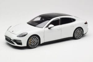Porsche Panamera 971 Turbo S Weiß Metallic Minichamps 1:18 113061074 Druckguss