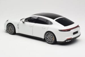 Porsche Panamera 971 Turbo S Weiß Metallic Minichamps 1:18 113061074 Druckguss — Bild 7 von 8
