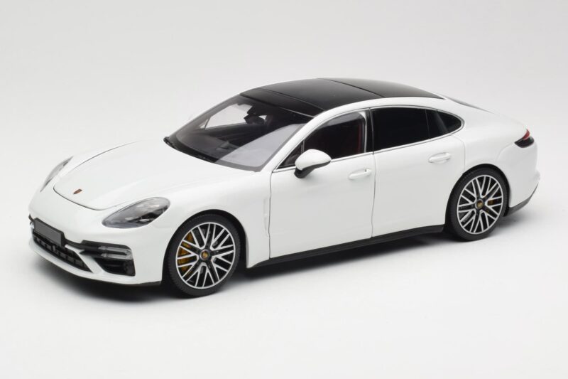 Porsche Panamera 971 Turbo S Weiß Metallic Minichamps 1:18 113061074 Druckguss
