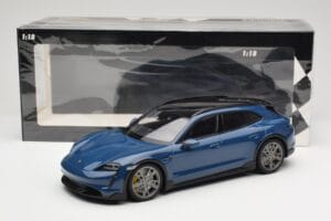 Porsche Taycan J1 Turbo S Cross Turismo Blau Minichamps 1:18 155069301 Druckguss — Bild 6 von 6