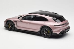 Porsche Taycan Turbo S Cross Turismo Metallic Pink GT Spirit 1:18 GT440 Resin — Bild 5 von 6