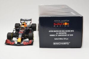Red Bull Racing RB16 #33 M. Verstappen Winner 70th Anniversary GP 2020 Minichamps 1:18 110200533 Druckguss — Bild 6 von 6