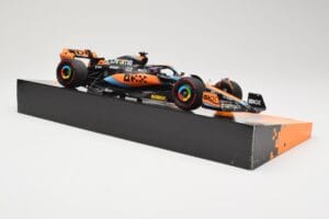 Red Bull Racing RB18 #1 M. Verstappen Winner Austin GP 2022 Minichamps 1:18 113222901 Druckguss — Bild 4 von 6