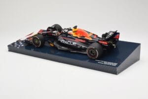 Red Bull Racing RB18 #1 M. Verstappen Winner Austin GP 2022 Minichamps 1:18 113222901 Druckguss — Bild 5 von 6