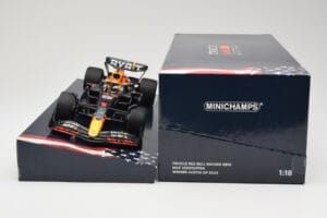 Red Bull Racing RB18 #1 M. Verstappen Winner Austin GP 2022 Minichamps 1:18 113222901 Druckguss — Bild 6 von 6