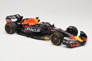Red Bull Racing RB18 #1 M. Verstappen Winner Miami GP 2022 Minichamps 1:18 110220501 Druckguss — Bild 4 von 6