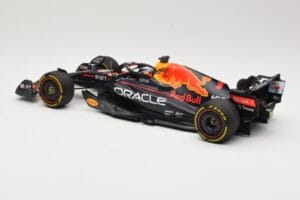 Red Bull Racing RB18 #1 M. Verstappen Winner Miami GP 2022 Minichamps 1:18 110220501 Druckguss — Bild 5 von 6