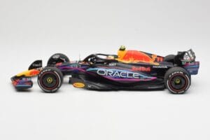 Red Bull Racing RB19 #11 S. Perez 2nd Place Miami GP 2023 Minichamps 1:18 110230511 Druckguss — Bild 3 von 6
