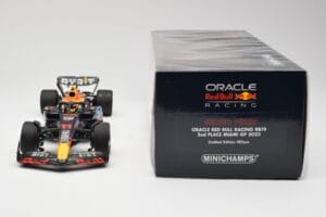 Red Bull Racing RB19 #11 S. Perez 2nd Place Miami GP 2023 Minichamps 1:18 110230511 Druckguss — Bild 6 von 6