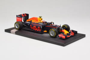 Red Bull RB12 Tag Heuer #26 D. Kvyat Red Bull Racing Showcar 2016 Minichamps 1:18 117160026 Resin — Bild 4 von 7