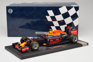 Red Bull RB12 Tag Heuer #26 D. Kvyat Red Bull Racing Showcar 2016 Minichamps 1:18 117160026 Resin — Bild 7 von 7