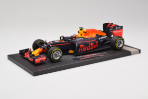 Red Bull RB12 Tag Heuer #26 D. Kvyat Red Bull Racing Showcar 2016 Minichamps 1:18 117160026 Resin — Bild 2 von 7