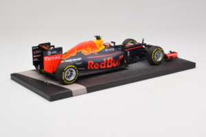 Red Bull RB12 Tag Heuer #26 D. Kvyat Red Bull Racing Showcar 2016 Minichamps 1:18 117160026 Resin — Bild 3 von 7