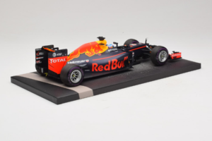 Red Bull RB12 Tag Heuer #3 D. Ricciardo Red Bull Racing 1st Pole Monaco Grand Prix 2016 Minichamps 1:18 117160103 Resin — Bild 3 von 7