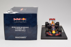 Red Bull RB12 Tag Heuer #3 D. Ricciardo Red Bull Racing Showcar 2016 Minichamps 1:18 117160003 Resin — Bild 6 von 7