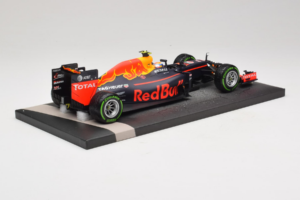 Red Bull RB12 Tag Heuer #33 M. Verstappen Red Bull Racing Showcar 2016 Minichamps 1:18 117161233 Resin — Bild 3 von 7
