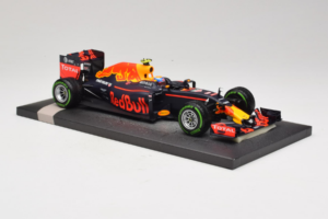 Red Bull RB12 Tag Heuer #33 M. Verstappen Red Bull Racing Showcar 2016 Minichamps 1:18 117161233 Resin — Bild 4 von 7