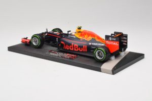 Red Bull RB12 Tag Heuer #33 M. Verstappen Red Bull Racing Showcar 2016 Minichamps 1:18 117161233 Resin — Bild 5 von 7