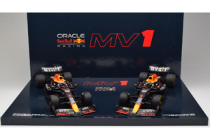 Red Bull RB19 Honda RBPT #1 M. Verstappen Oracle Red Bull Racing Qatar Grand Prix World Champion 2023 Minichamps 1:18 1122318 — Bild 6 von 6