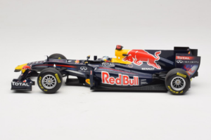 Red Bull RB7 Renault #1 S. Vettel Red Bull Racing Showcar 2011 Minichamps 1:18 110110071-1 Druckguss — Bild 3 von 7