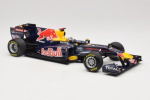 Red Bull RB7 Renault #1 S. Vettel Red Bull Racing Showcar 2011 Minichamps 1:18 110110071-1 Druckguss — Bild 4 von 7
