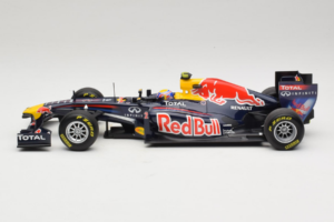 Red Bull RB7 Renault #2 M. Webber Red Bull Racing Showcar 2011 Minichamps 1:18 110110002 Druckguss — Bild 3 von 7